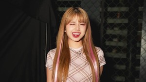 Ghea hadir dengan senyum menggemaskan dan rambut highlight pink yang langsung mencuri perhatian. Foto: Instagram Ghea Indrawari