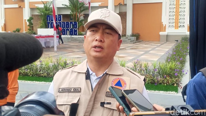 Gubernur NTB Lalu Muhamad Iqbal saat upacara siap siaga bencana di halaman kantor Gubernur NTB, Jumat (28/11/2025).