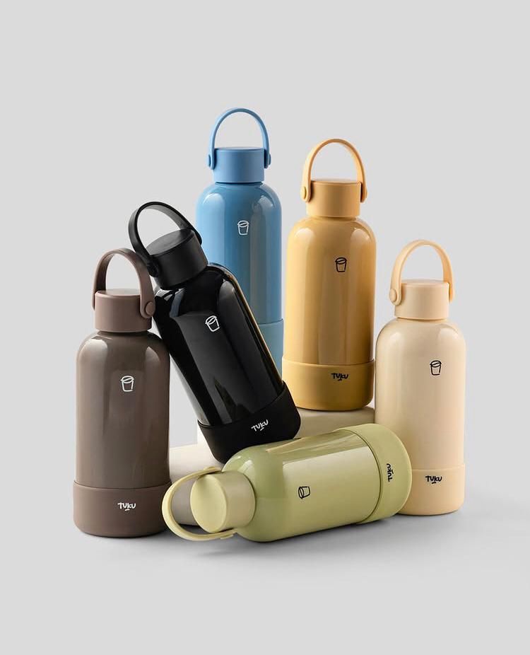 Ilustrasi tumbler Toko Kopi Tuku. (Instagram @tokoserbatuku)