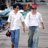 Dikta ikut serta menemani Ji Chang Wook dalam perjalanan menyeberangi lautan di atas kapal yacht. Foto: dok. Instagram @viuoriginalid