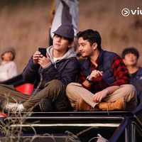 Tak ketinggalan, ia menikmati keindahan sunrise di Gunung Bromo bersama Bryan Domani. Perjalanan Ji Chang Wook touring Indonesia dapat disaksikan di variety show yang tayang mulai 28 November di Viu. Foto: dok. Instagram @viuoriginalid