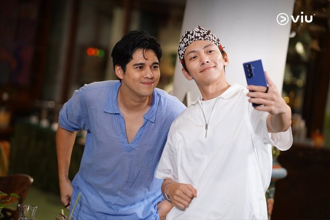 Datang ke Yogyakarta bersama Maxime Bouttier. Ji Chang Wook disebut-sebut sah jadi “mas Jawa.” Foto: dok. Instagram @viuoriginalid