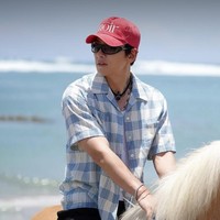 Terungkap sang aktor menjadi cast istimewa dalam variety show hasil kolaborasi Samsung dan Viu, Abracadabra! The Galaxy of Ultimate Healing. Foto: dok. Instagram @viuoriginalid