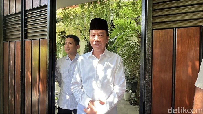 Presiden ke-7, Joko Widodo ditemui di Kediaman Sumber, Banjarsari, Jumat (28/11/2025)