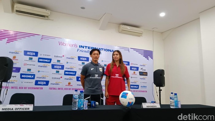 Jumpa pers Timnas Putri Indonesia di Stadion Maguwoharjo, Sleman, Jumat (28/11/2025).