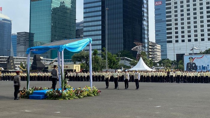 Kapolda Metro Jaya beri penghargaan ke 4 satpam-satkamling (Wildan/detikcom)