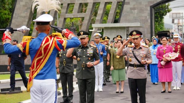 Kapolri dan Panglima di Pelantikan Taruna Akmil dan Akpol 2025