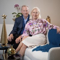 Mantan CEO Google Beristri Digosipkan Pacari Model 43 Tahun Lebih Muda