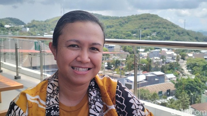 Kepala Bapenda Manggarai Barat Maria Yuliana Rotok di Labuan Bajo, Jumat (28/11/2025).