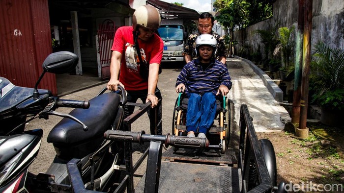 Ruang-ruang pemberdayaan difabel tumbuh dari inisiatif komunitas, menghadirkan kesempatan kerja yang menegaskan kemampuan, bukan keterbatasan.