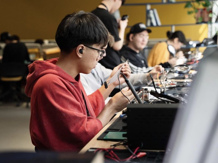 Kompetisi internasional pelajar untuk merancang satelit mini terbaik