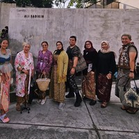 Kata Siapa Kain Tradisional Jadul? Nih Bekasi Berkain Buktikan Bisa Tetap Trendi!