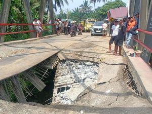 Jembatan di Jalan Nasional Morowali Ambruk Usai Dilewati Truk Bawa Ekskavator