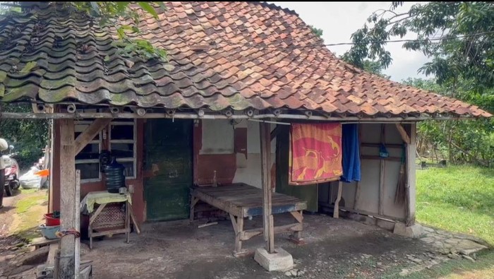 Kondisi rumah Amah di Subang sebelum diperbaiki