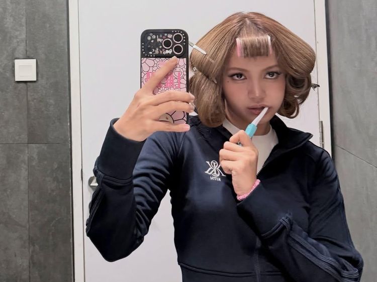 Momen Lisa BLACKPINK Gosok Gigi di GBK