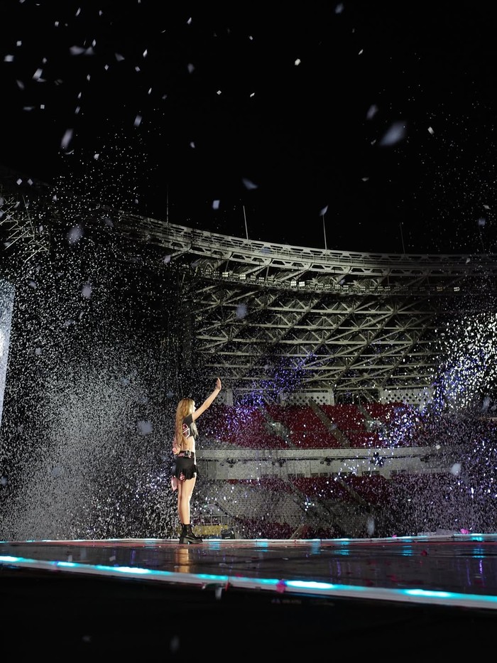 Lisa BLACKPINK di backstage konser DEADLINE Jakarta.