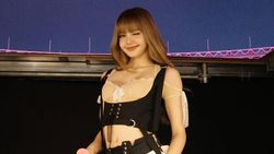 Momen Lisa BLACKPINK Gosok Gigi di GBK