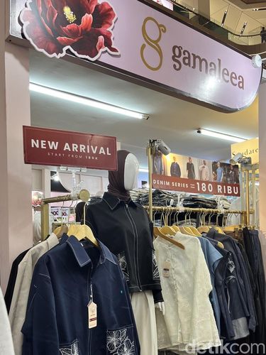 Suasana bazar hijab, busana muslim hingga aksesori pelengkap seperti tas, sepatu, dan parfum bisa kamu dapatkan di Locallove. Acara ini digelar mulai 26-30 November 2025 perdana di Mall Pakuwon Bekasi, Jawa Barat.