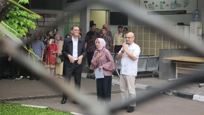 Mantan Dirut ASDP, Ira Puspadewi, resmi bebas dari rutan KPK.