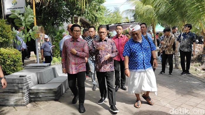 Mendes Yandri dan Bupati Adi Arnawa di Desa Tibubeneng, Badung, Jumat (28/11/2025).