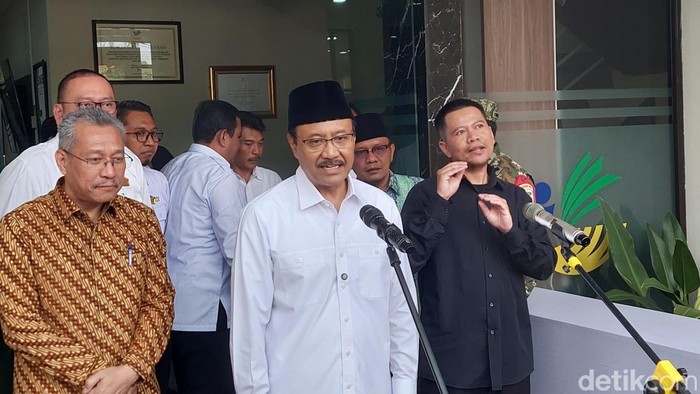 Mensos Syaifullah Yusuf (Gus Ipul) Saat Kunjungi Sekolah Rakyat di Lembang