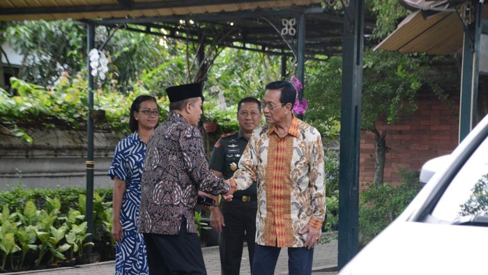 Menteri Koperasi (Menkop) Ferry Juliantono bertemu dengan Sri Sultan Hamengku Buwono (HB) X di Keraton Yogyakarta