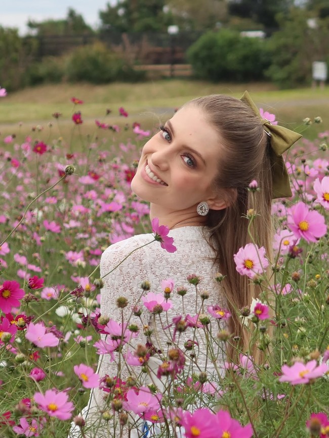 Catalina, yang lahir pada 20 September 1999 di Miami, tumbuh besar di Medellín dan Envigado dalam lingkungan yang kental budaya Colombia. Foto: Instagram/@catalinaduquea @reinadocolombia