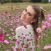 Catalina, yang lahir pada 20 September 1999 di Miami, tumbuh besar di Medellín dan Envigado dalam lingkungan yang kental budaya Colombia. Foto: Instagram/@catalinaduquea @reinadocolombia