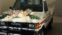 Mobil Toyota Kijang pick up putih itu terparkir di depan lokasi pernikahan Evan Pratama dan Nadia Purwoko. Begini penampakannya. (Foto: dok Instagram evantots)