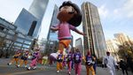 Parade Balon Raksasa Meriahkan Thanksgiving di New York
