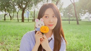 Cheon Yeo Ri dikisahkan sebagai pewaris konglomerat Korea Selatan dan CEO sebuah hotel merah. (Foto: dok. Instagram @eunbining0904)