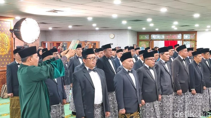 Pelantikan Pejabat Struktural Instansi Vertikal Kementerian Haji dan Umrah RI di Masjid Al-Ikhlas Kemenhaj, Jumat (28/11/2025).
