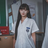 Kim Yoo Jung membuktikan jam terbang tinggi tidak bisa dibohongi. Debut akting sejak berusia empat tahun. Ia tertantang untuk memerankan karakter psikopat dalam drama Korea Dear X. Foto: dok. TVING