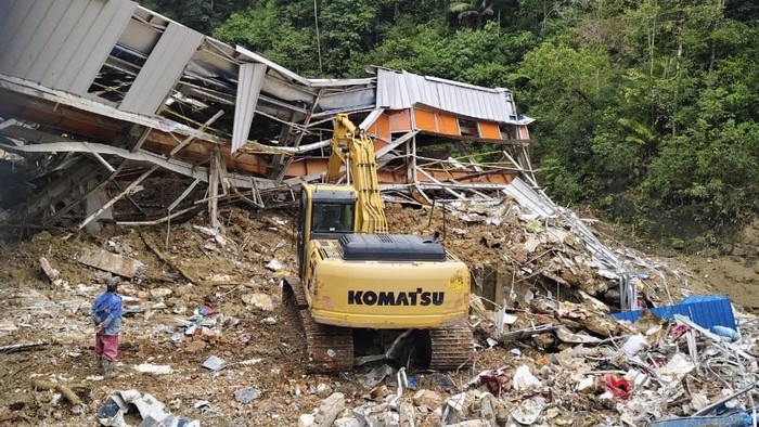 Pencarian korban banjir dan longsor di Taput (dok.Polres Tapanuli Utara)