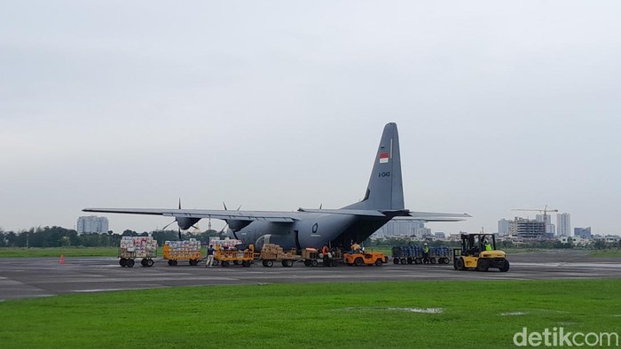Pesawat Hercules dengan nomor ekor A1340 yang bakal membawa Bobby Nasution dan rombongan ke Sibolga-Tapteng. (Foto: Nizar Aldi/detikSumut)