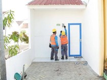 PLN Sambung Listrik Gratis untuk 93 KK di Kampung Nelayan Indramayu