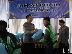 Polres Tangsel Berbagi dengan Komunitas Ojol Lewat Jumat Peduli