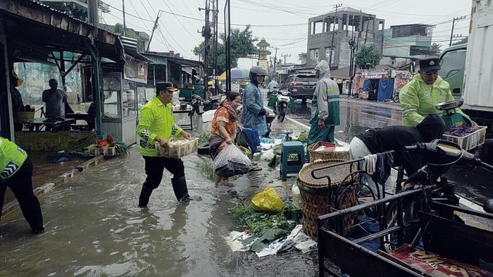 Polri bantu penanganan banjir di Sumut