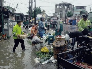 Polri Kerahkan Personel Tangani Banjir Sumut, Fokus Evakuasi-Cari Korban