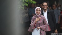 Selain Ira, Direktur Komersial dan Pelayanan PT ASDP 2019-2024 M Yusuf Hadi serta Direktur Perencanaan dan Pengembangan PT ASDP periode 2020-2024 Harry Muhammad Adhi Caksono juga bebas. Diketahui, Presiden Prabowo Subianto memberikan rehabilitasi kepada eks Dirut ASDP Ira Puspadewi. Surat keppres rehabilitasi itu pun telah diserahkan Kemenkum ke KPK hari ini.