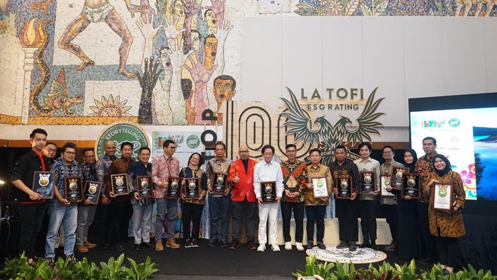 PT Riota Jaya Lestari di Kolaka Utara raih 2 penghargaan Top 100 Indonesia 2025 La Tofi ESG Rating atas komitmen ESG dan SDGs. Dokumen Istimewa