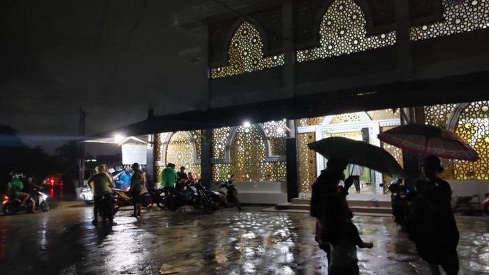 Banjir Parah di Padang, Warga: Sejak 20 Tahun Baru Ini Air Masuk ke Rumah