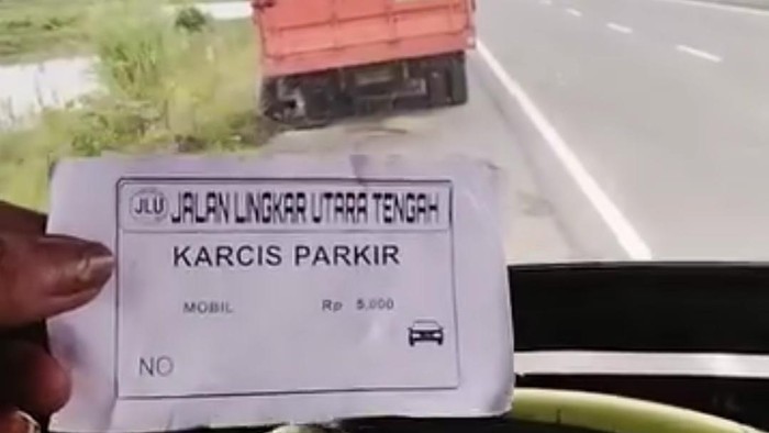 Pungutan berkedok parkir liar di Jalan Lingkar Utara (JLU) Lamongan