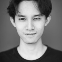 Rizky diketahui memerankan karakter Bayu saat dewasa dalam film tersebut. Disutradarai Reza Rahardian, film tersebut tayang di biskop pada 6 November 2025. Foto: Instagram/@itsrossa910