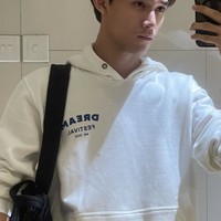 Lahir pada 3 Oktober 2006, saat ini Rizky diketahui berusia 19 tahun. Makin besar penampilannya pun banyak dipuji makin ganteng. Foto: Instagram/@skylerzdeth