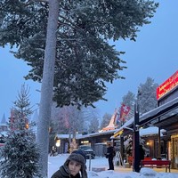 Rizky beberapa kali terlihat membagikan foto masa kecil serta momen-momen liburannya, salah satunya foto ini. Foto: Instagram/@skylerzdeth