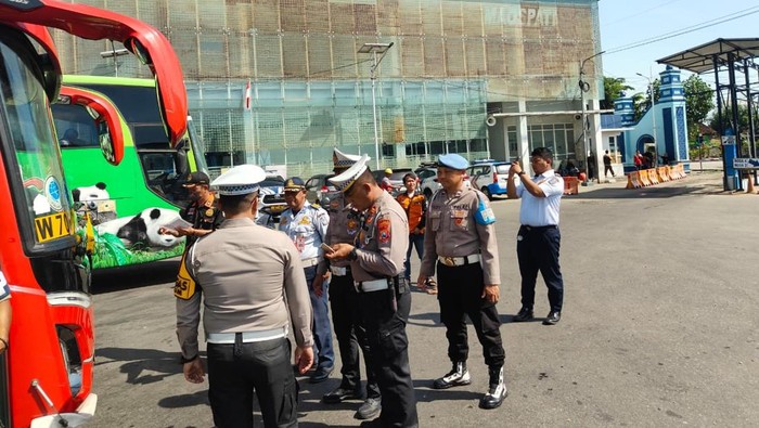 Satlantas Magetan Gelar Ramp Check & Tes Kesehatan Sopir