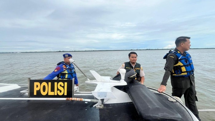 Satpolairud Polres Kepulauan Meranti meningkatkan patroli cegah kejahatan di wilayah perairan.