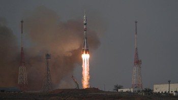 Soyuz MS-28 berhasil melakukan docking dengan ISS sekitar tiga jam setelah peluncuran. REUTERS/Pavel Mikheyev  