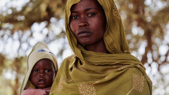 Sudanese refugee children from Darfur play and jump from a tree at the Iridimi refugee camp, northwest of the town of Iriba, in Wadi Fira province, eastern Chad, November 27, 2025. REUTERS/Amr Abdallah Dalsh TPX IMAGES OF THE DAY